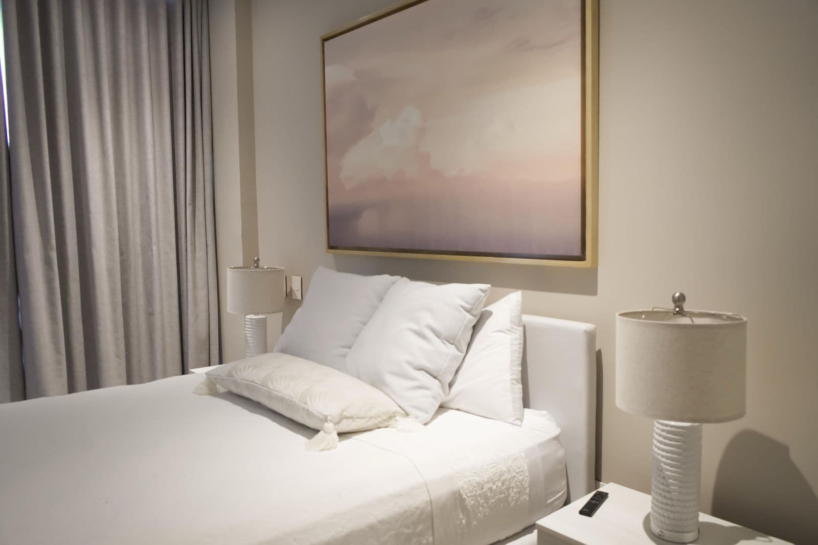 Habitación Chalk con dotación ligera y arte decorativo