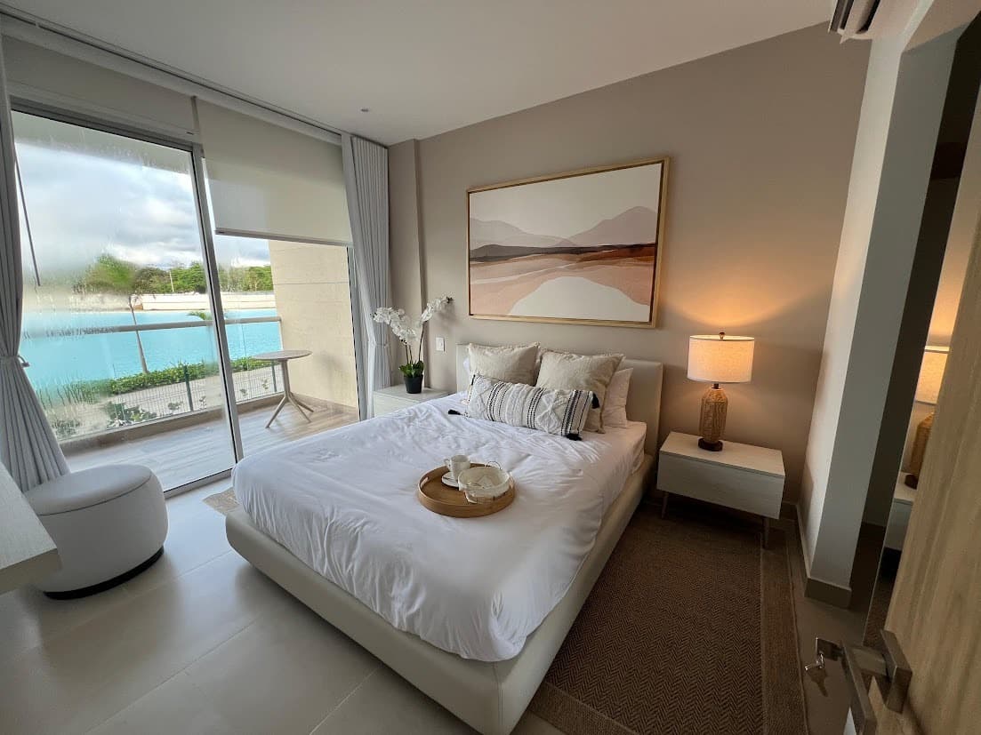 Habitación Chalk con vista a piscina desde la cama